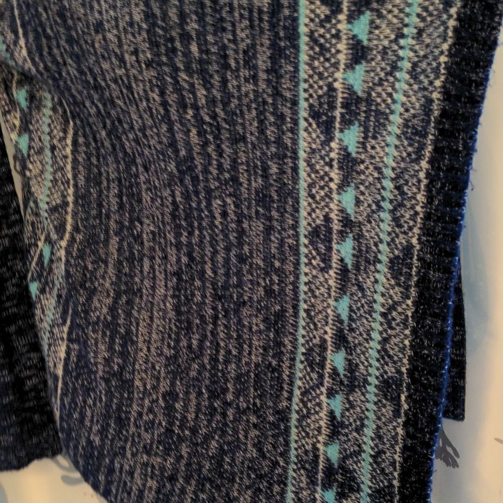 2 for $20 Love on a Hanger Blue Aztec Print Shawl Scarf Hem Sweater Sz S - Picture 3 of 11
